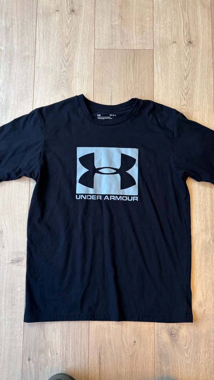 Under Armour Boxed Logo T-Shirt Size MD Black Short Sleeve